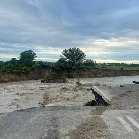 Crollo del Ponte della Motta a Bologna avvenuto con la seconda alluvione del maggio 2023. Di Nick.mon - Opera propria, CC BY-SA 4.0, https://commons.wikimedia.org/w/index.php?curid=132122158
Foto ponte Motta