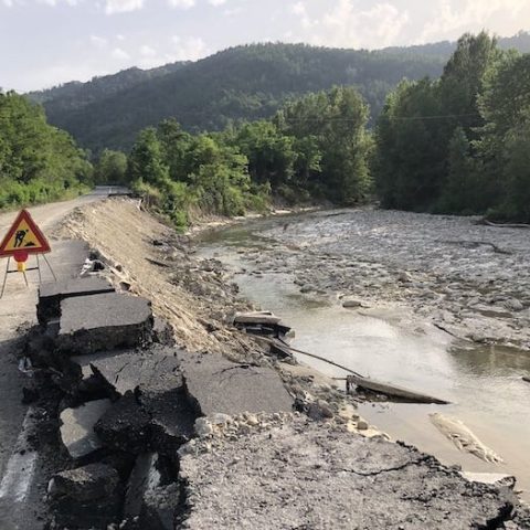 Anche piccole realtà aziendali come la trattoria La Baracca sul Fiume, situata a Monzuno, si trovano coinvolte nelle richieste di risarcimento a seguito dell'interruzione della strada causata dalla frana dopo l'alluvione di maggio 2023, con danni economici significativi per l'attività.